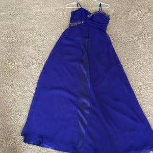 Very beautiful and elegant evening dress that only been worn once at a wedding